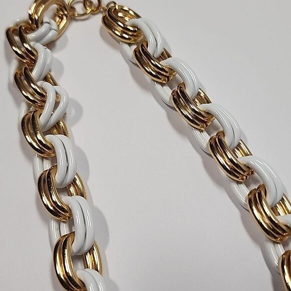 Vintage Gold and White Oval Link Chain Necklace - Picture 4 of 5